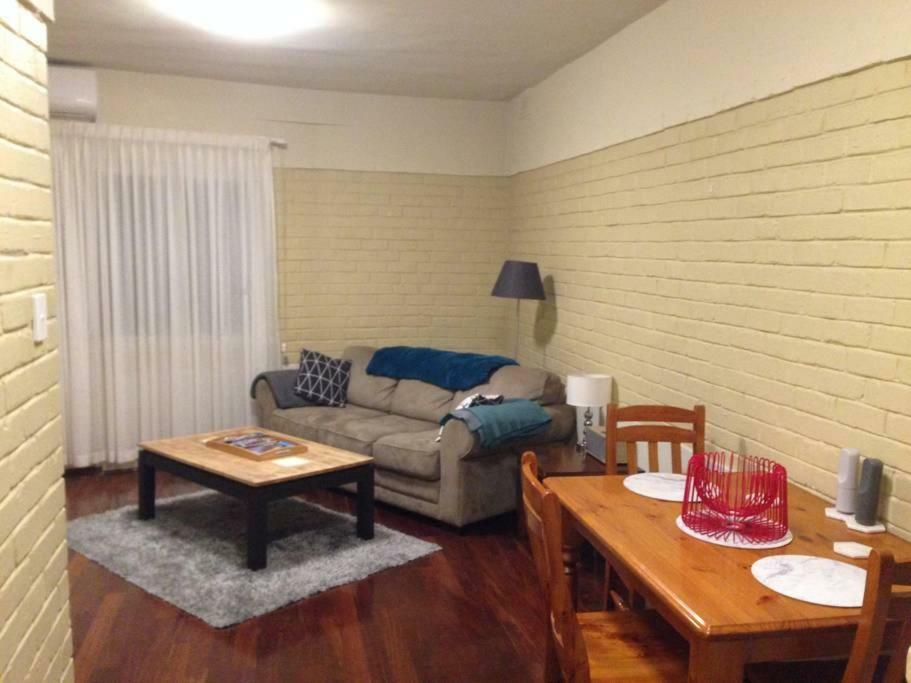 Affordable & Comfortable Apartment On Langley Park Perth Kültér fotó